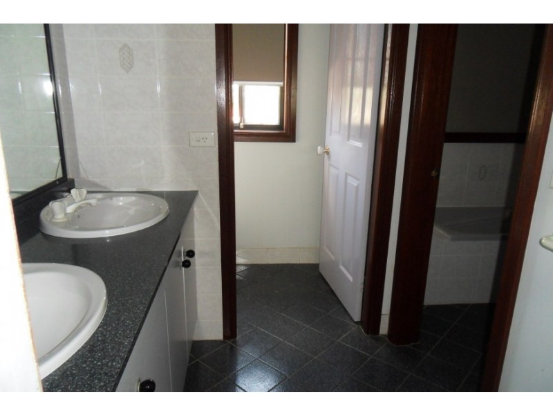 28 Salter Road, Bossley Park NSW 2176