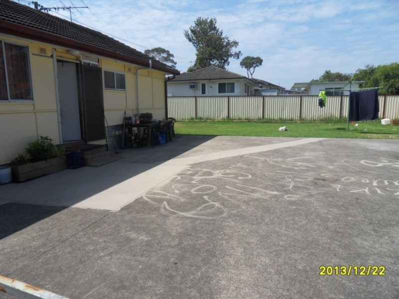 87 Palmerston Road,, Fairfield West NSW 2165