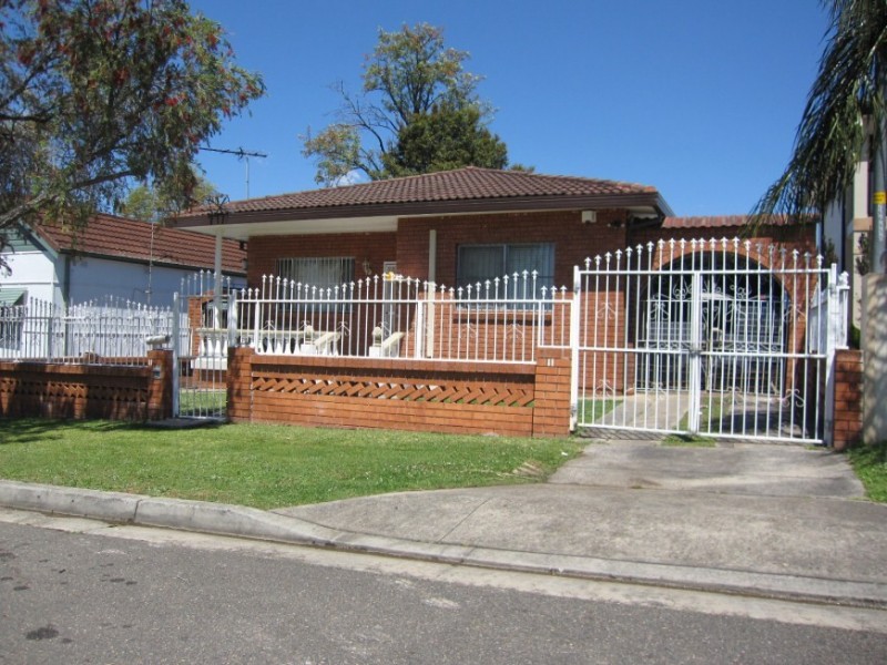 11 Avisford Street, Fairfield NSW 2165