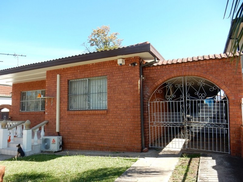 11 Avisford Street, Fairfield NSW 2165