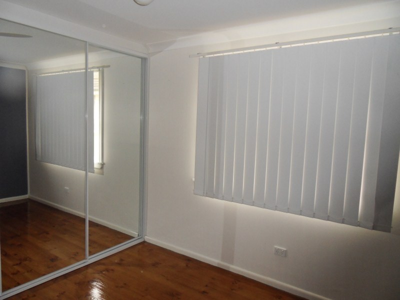 16 Van Dieman Crescent, Fairfield West NSW 2165