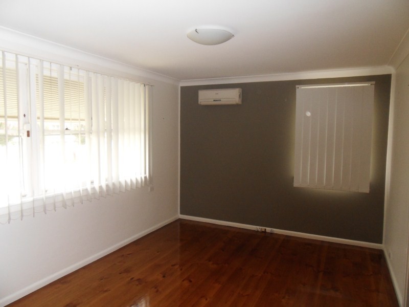 16 Van Dieman Crescent, Fairfield West NSW 2165