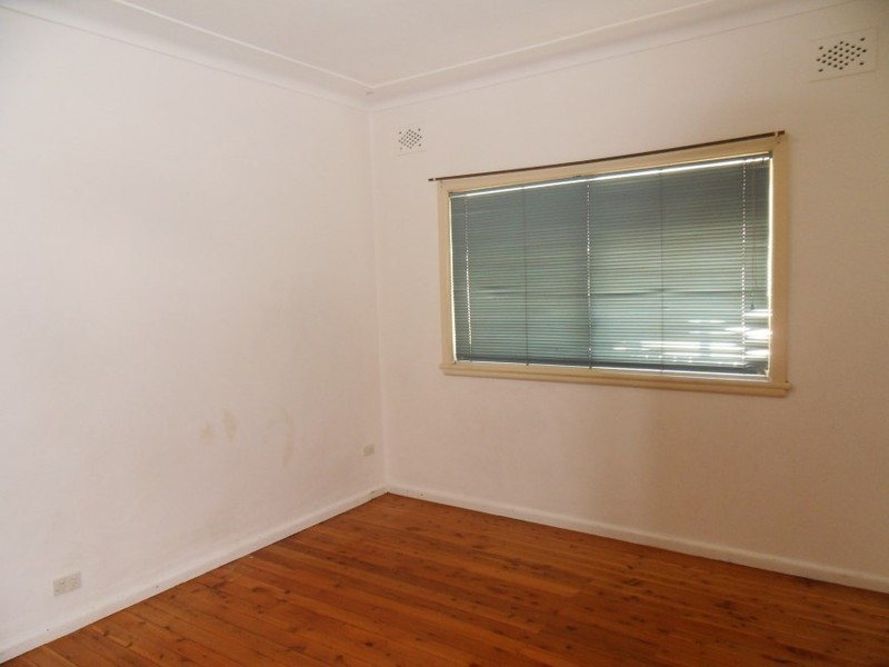 28 Wyong, Canley Heights NSW 2166