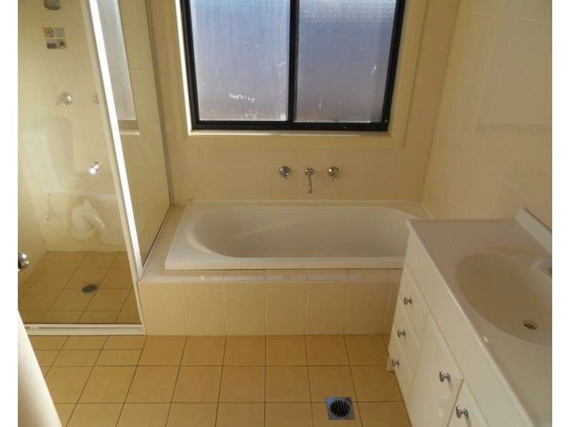 2/64 Prince Street, Canley Heights NSW 2166