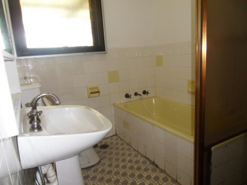 1 Glenlea Street, Canley Heights NSW 2166