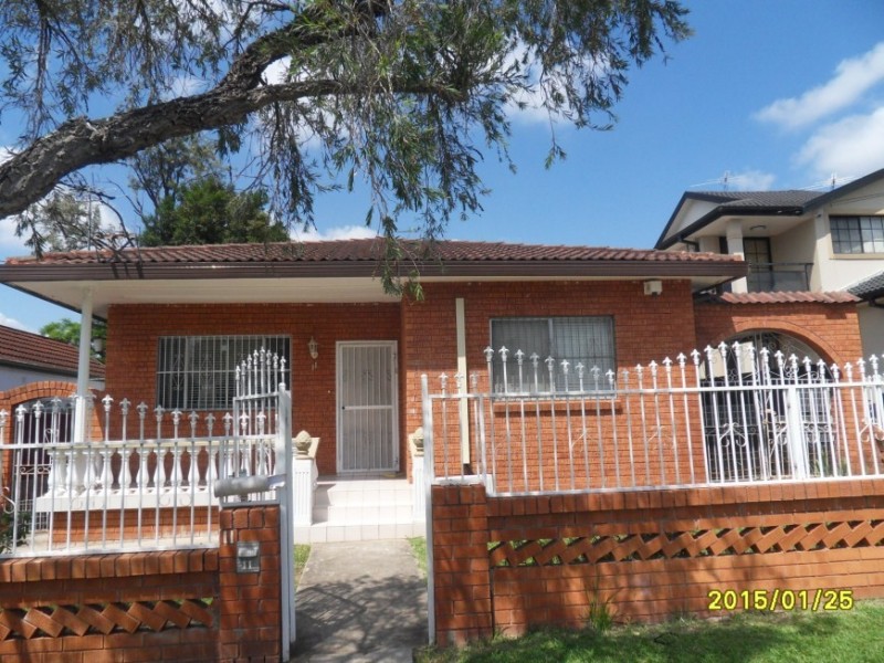 11 Avisford Street, Fairfield NSW 2165