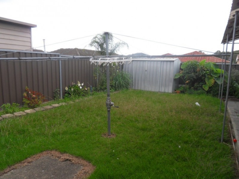 18 Brahma Close, Bossley Park NSW 2176