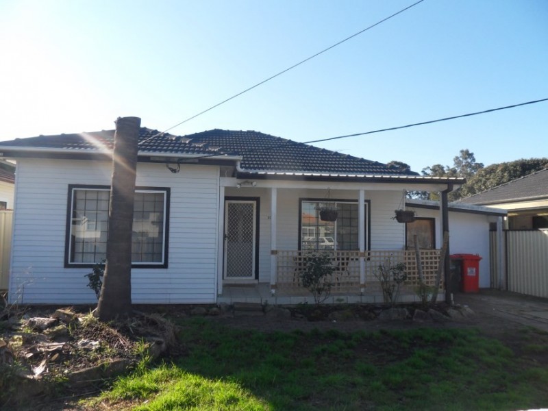 33 Rosedale, Canley Heights NSW 2166