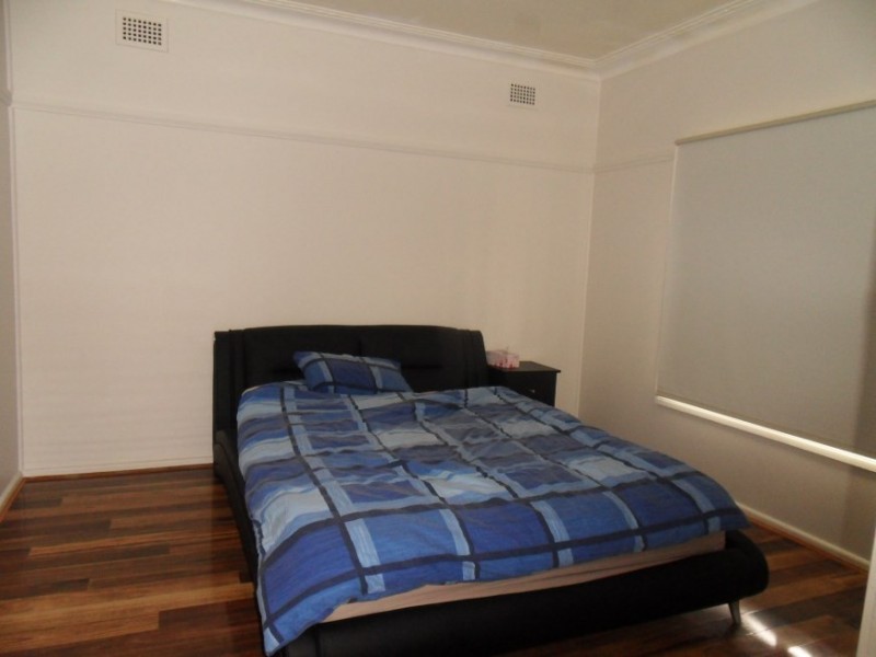 33 Rosedale, Canley Heights NSW 2166