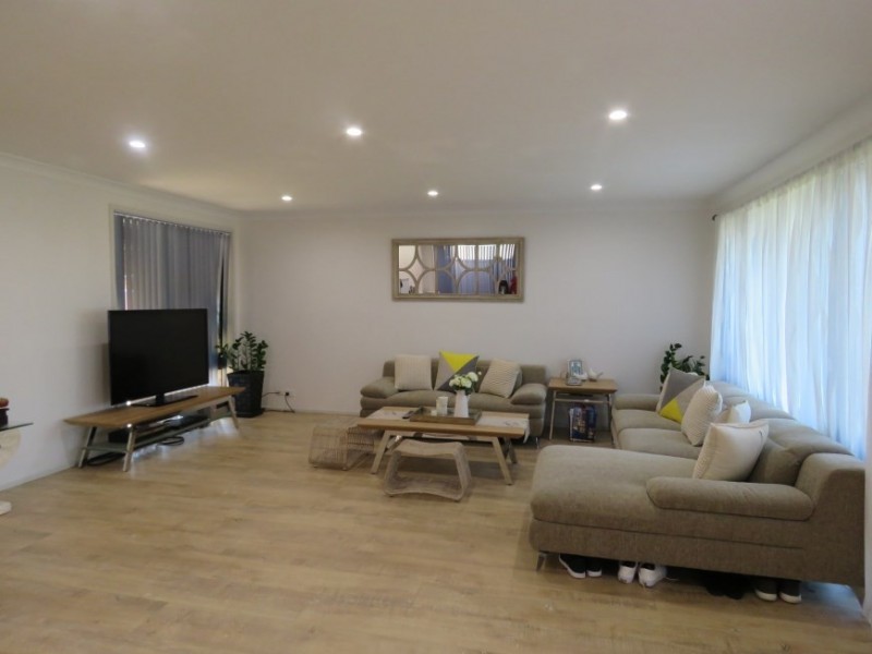 2 Kedron Place,, St Johns Park NSW 2176