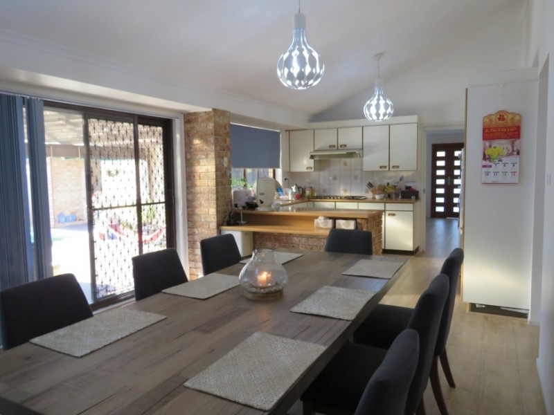 2 Kedron Place,, St Johns Park NSW 2176