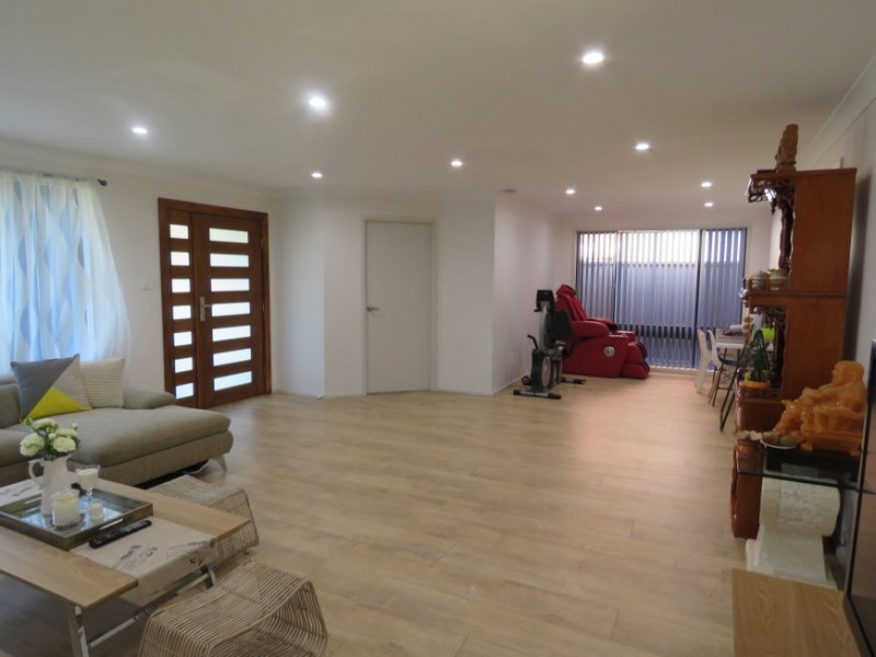 2 Kedron Place,, St Johns Park NSW 2176