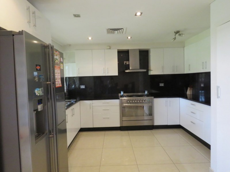10 Chrysanthemum Ave, Lurnea NSW 2170