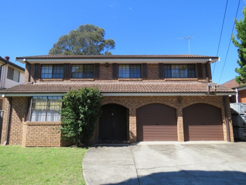 124 Railway Pde, Glenfield NSW 2167