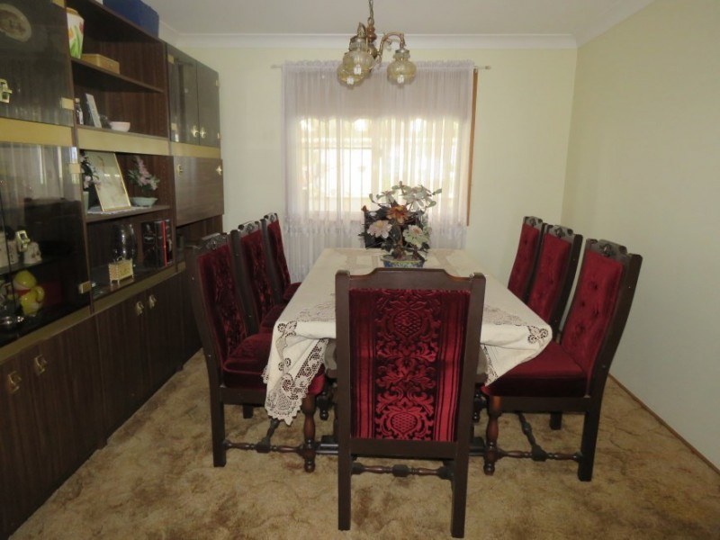 124 Railway Pde, Glenfield NSW 2167