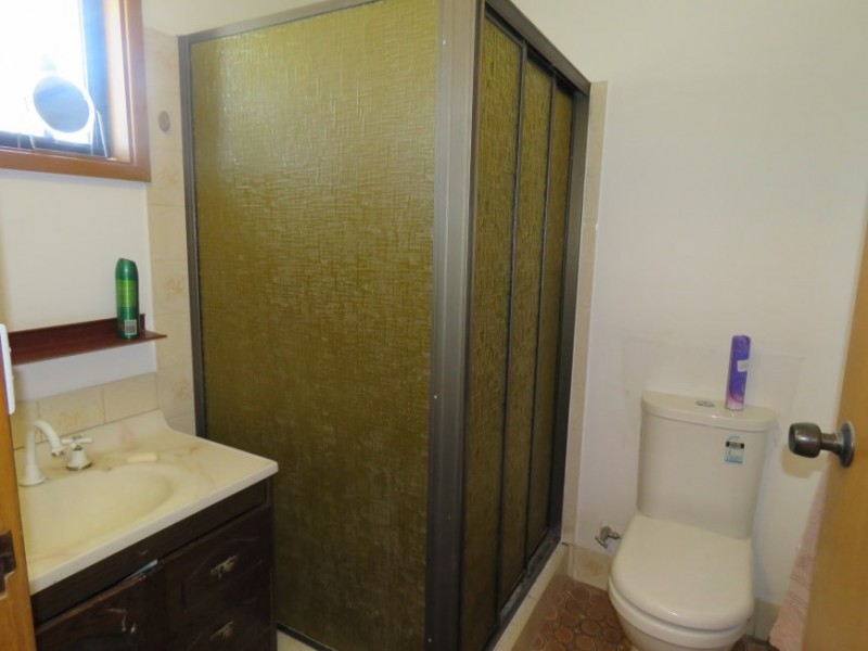 124 Railway Pde, Glenfield NSW 2167