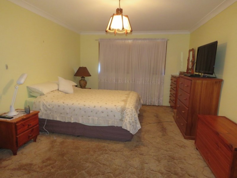 124 Railway Pde, Glenfield NSW 2167
