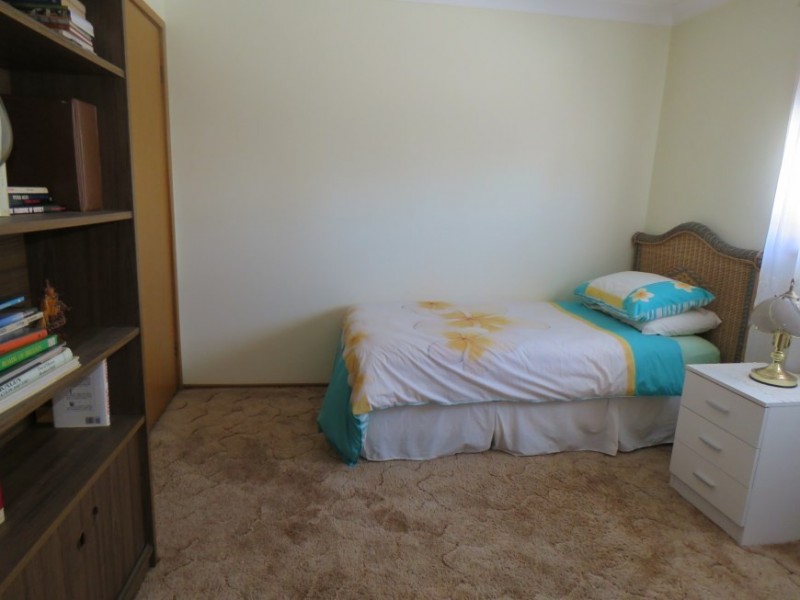 124 Railway Pde, Glenfield NSW 2167
