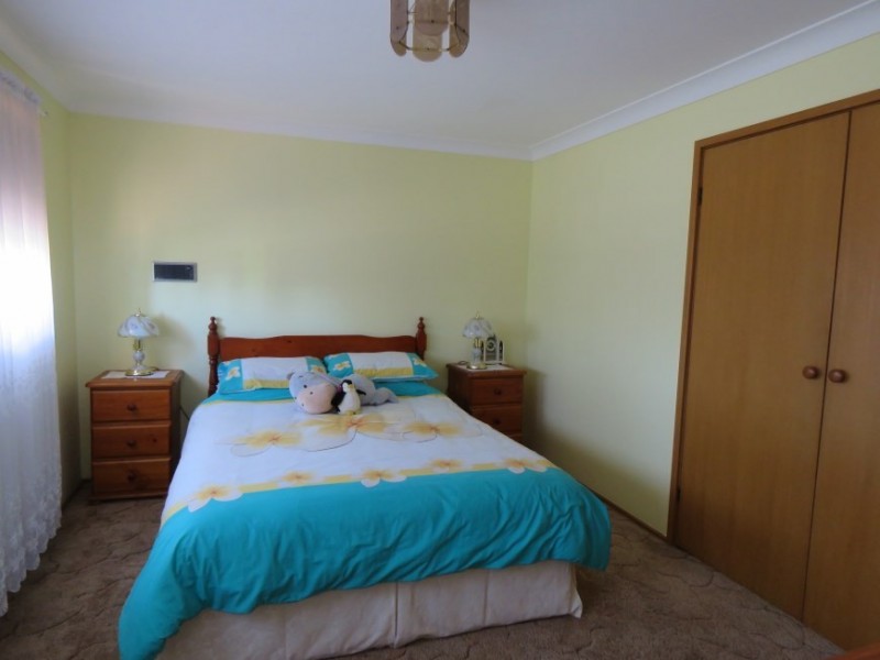 124 Railway Pde, Glenfield NSW 2167