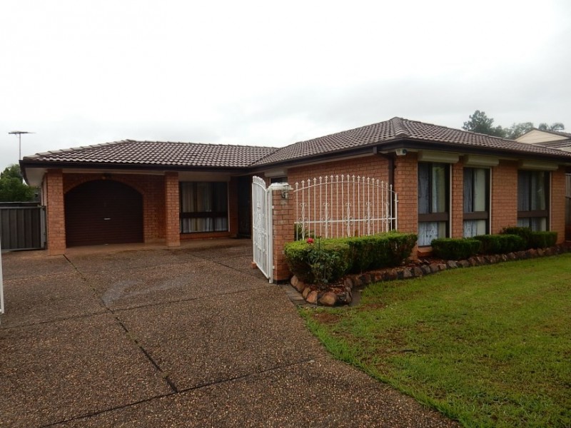 18 Glen Elgin Crescent, Edensor Park NSW 2176
