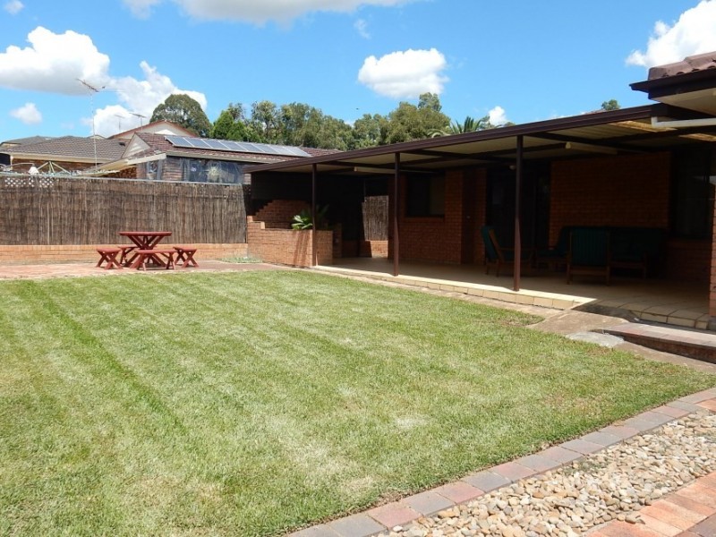 18 Glen Elgin Crescent, Edensor Park NSW 2176