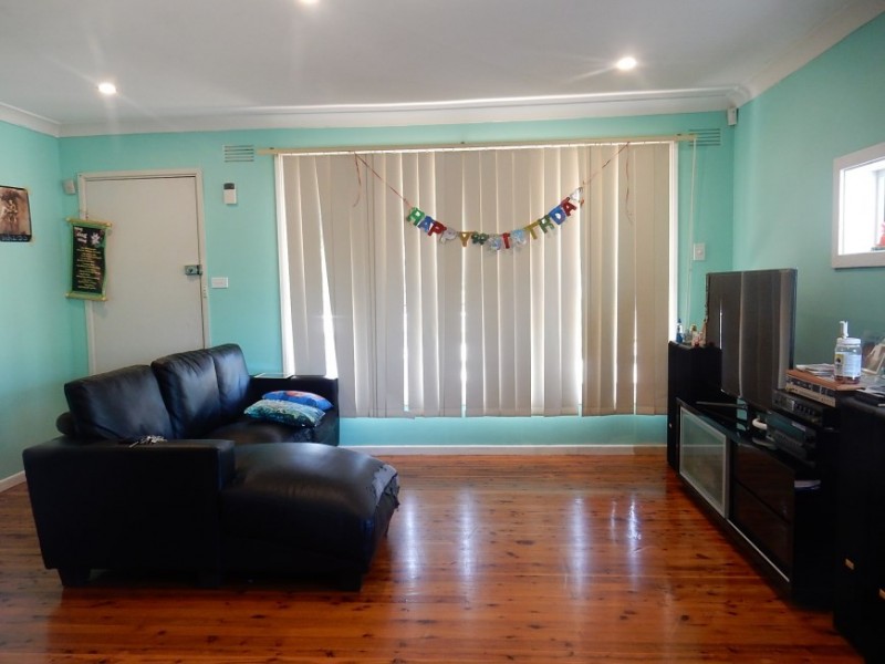 2 Thorney Rd, Fairfield West NSW 2165