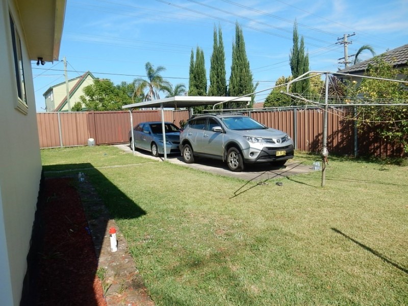 2 Thorney Rd, Fairfield West NSW 2165