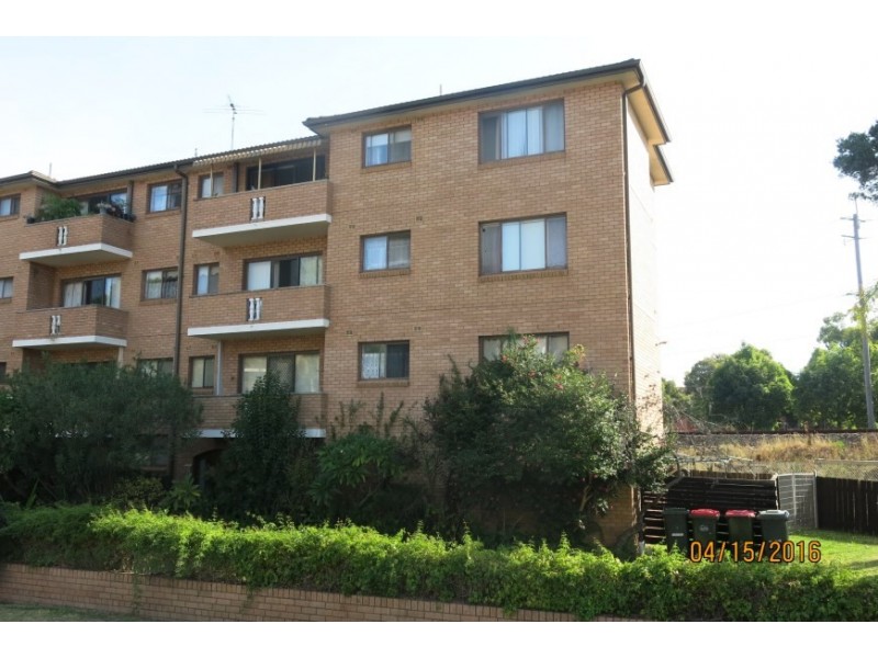 1/5a Fairlight Ave,, Fairfield NSW 2165