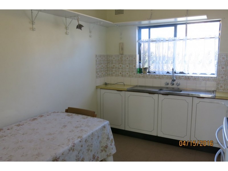 1/5a Fairlight Ave,, Fairfield NSW 2165