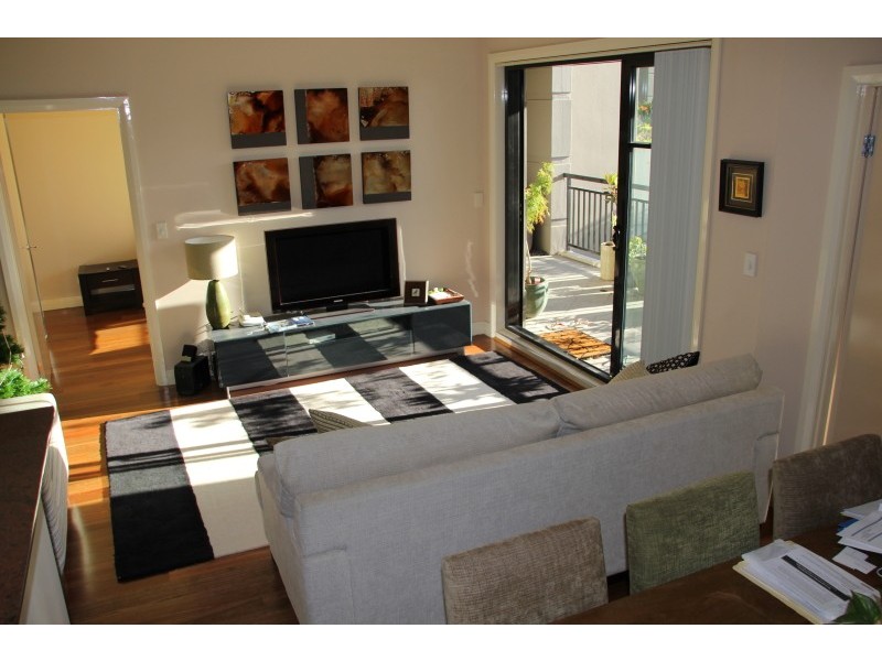 141 Bowden Street, Meadowbank NSW 2114