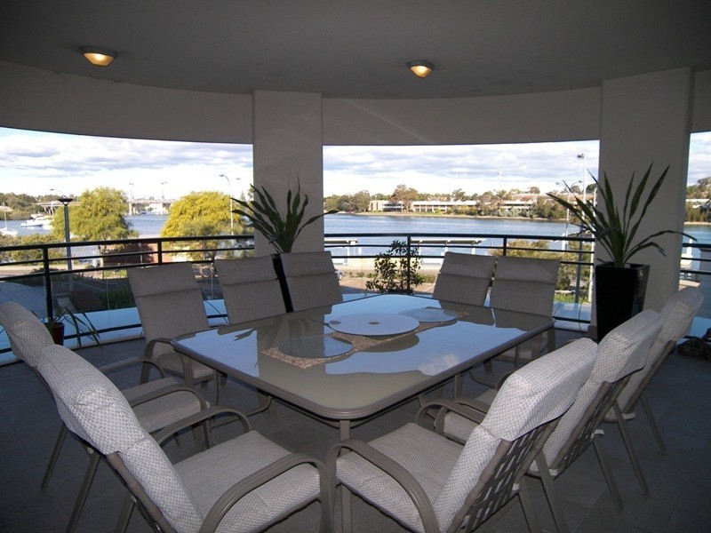1/2  Bay Drive, Meadowbank NSW 2114