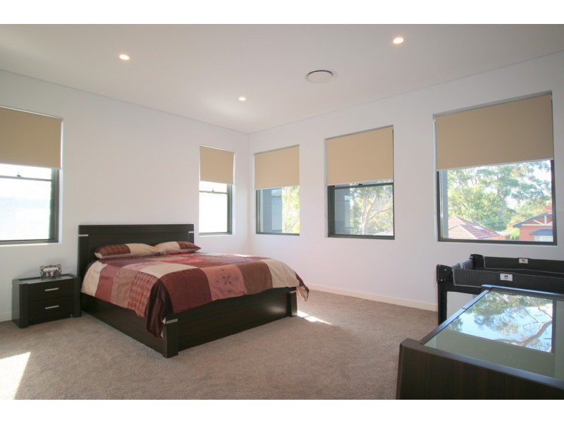 2 Charles St, Castlecrag NSW 2068