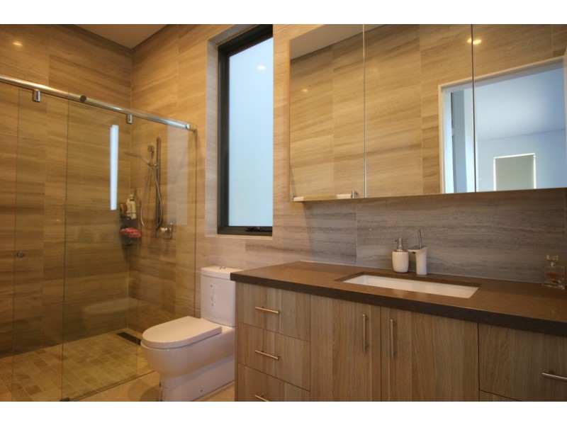 2 Charles St, Castlecrag NSW 2068