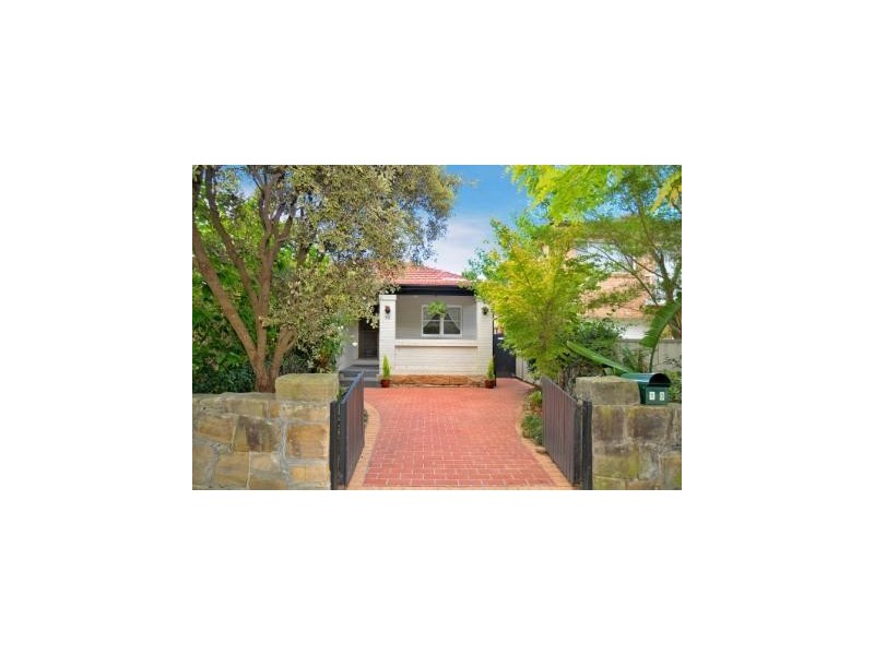 10 Sailors Bay Road (Desirable, quiet western end), Willoughby NSW 2068