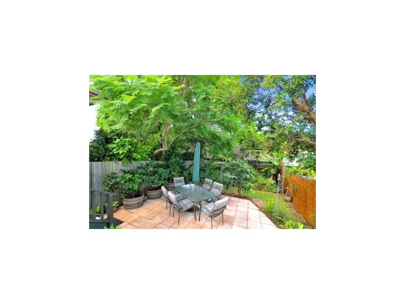 10 Sailors Bay Road (Desirable, quiet western end), Willoughby NSW 2068