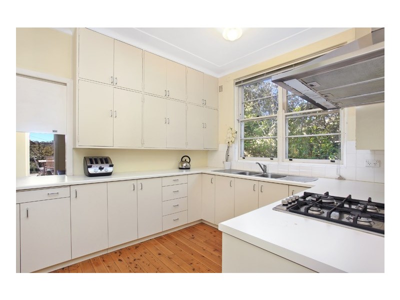 12 Greenfield Avenue, Middle Cove NSW 2068