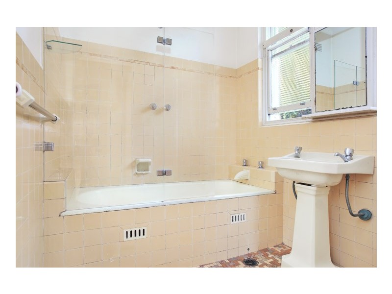 12 Greenfield Avenue, Middle Cove NSW 2068