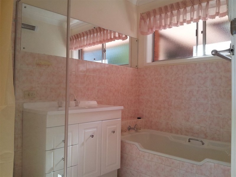 100 Warriewood Rd, Warriewood NSW 2102