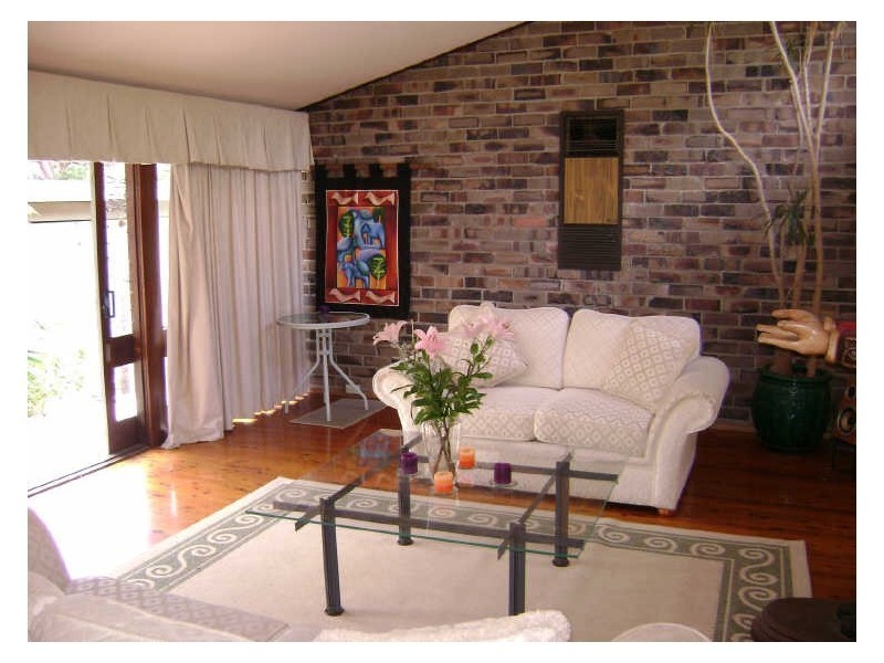 17 Athlone Cres, Killarney Heights NSW 2087