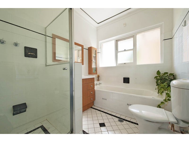 566 Warringah Rd, Forestville NSW 2087