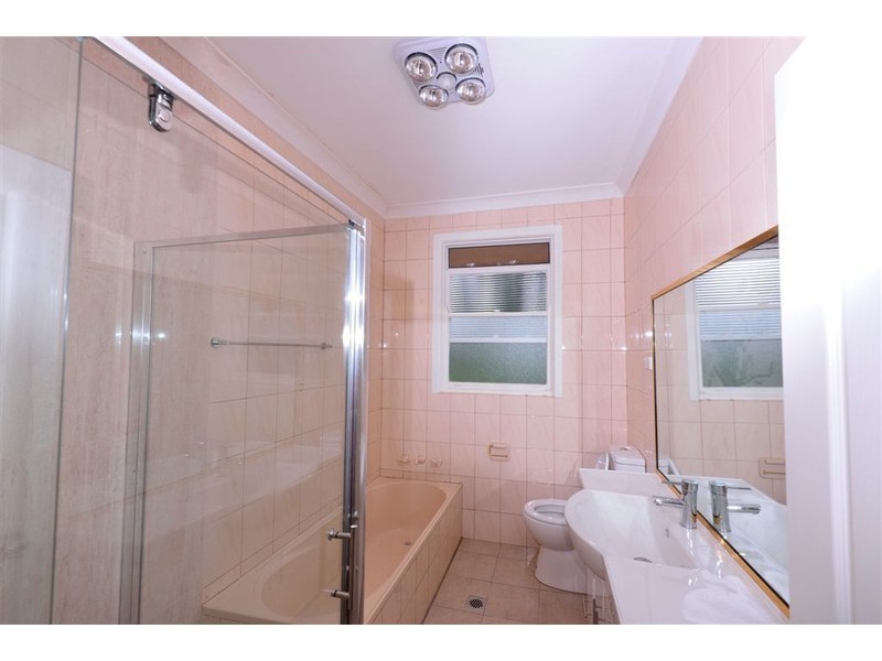 16 Cannons Pde, Forestville NSW 2087