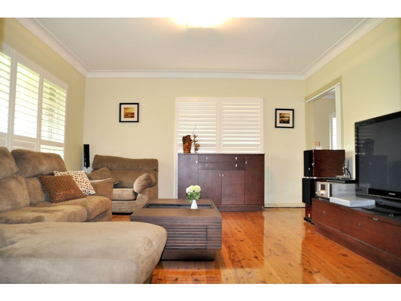 4 Knightsbridge Ave, Belrose NSW 2085