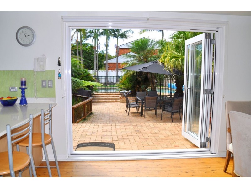 4 Knightsbridge Ave, Belrose NSW 2085