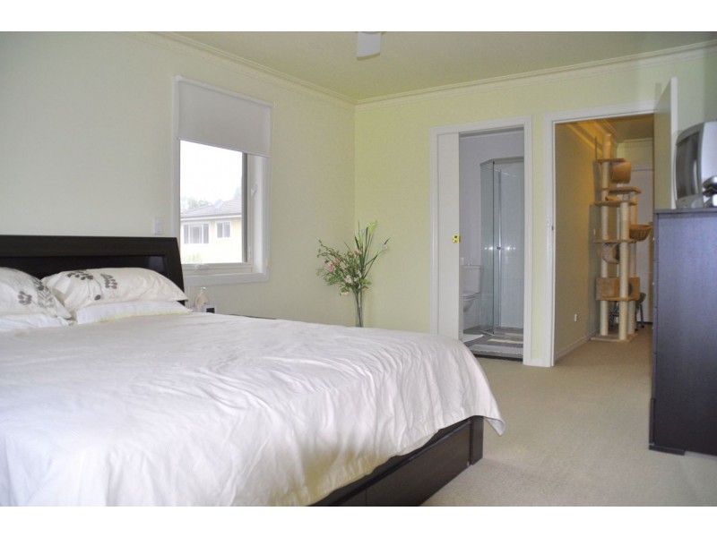 4 Knightsbridge Ave, Belrose NSW 2085