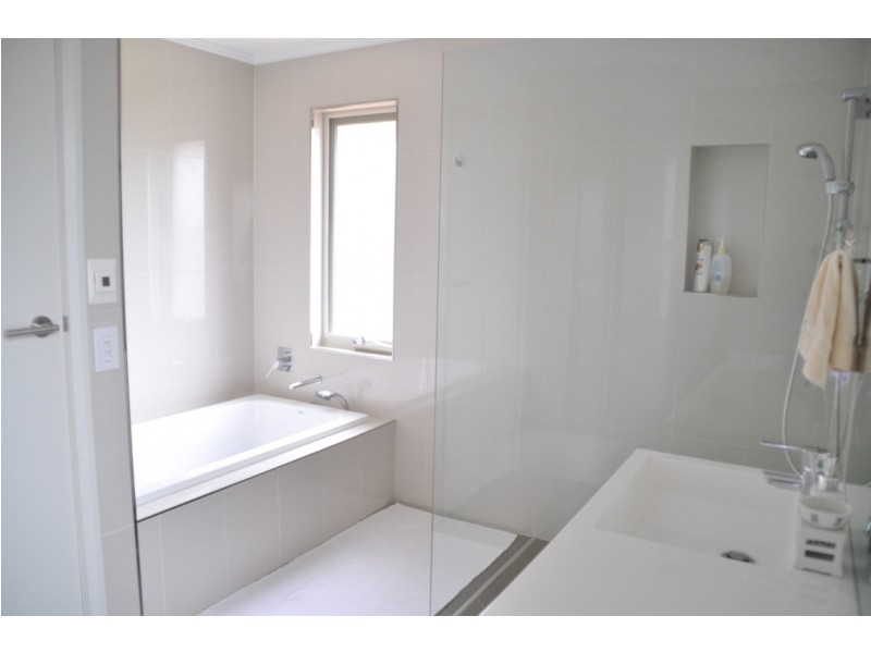 4 Knightsbridge Ave, Belrose NSW 2085