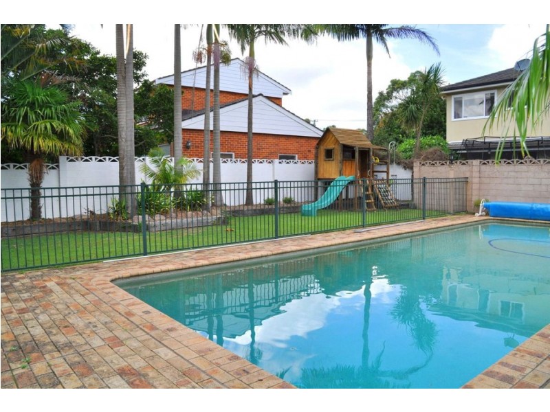 4 Knightsbridge Ave, Belrose NSW 2085