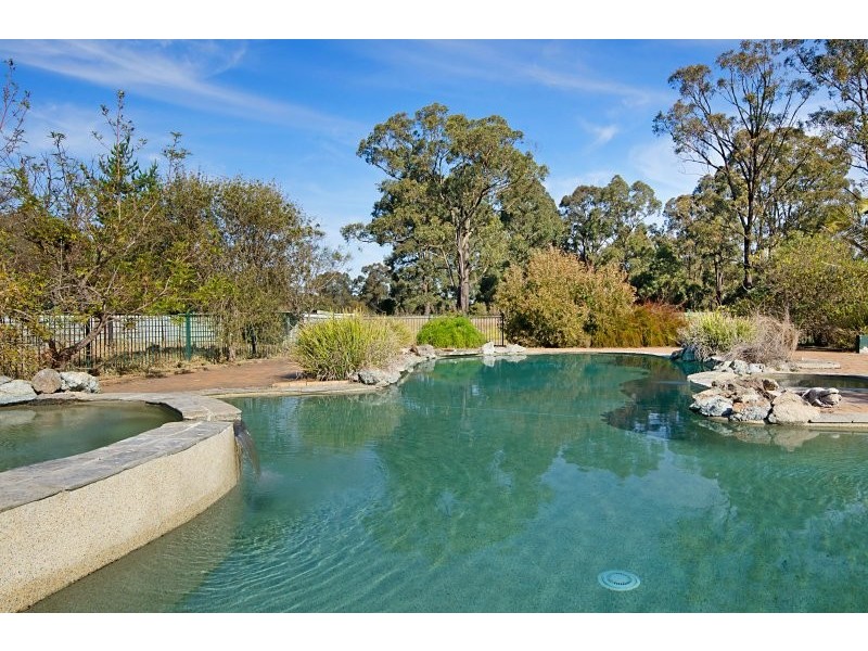 8 STAHLS ROAD, Oakville NSW 2765