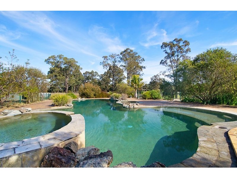 8 STAHLS ROAD, Oakville NSW 2765