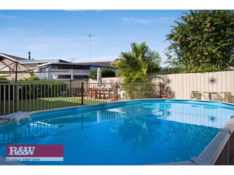 4 Crossley Avenue, Mcgraths Hill NSW 2756