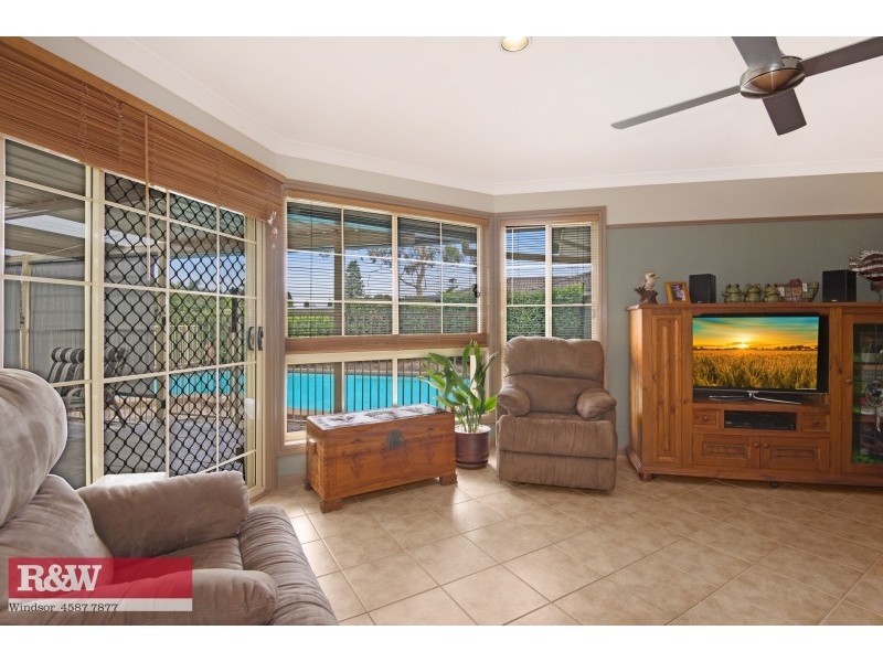 2 Smallwood Avenue, Mcgraths Hill NSW 2756